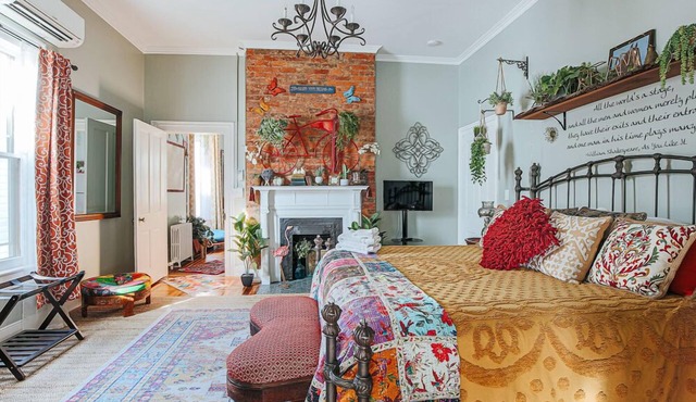 The Bohemian Suite: King Bed, Walk Downtown