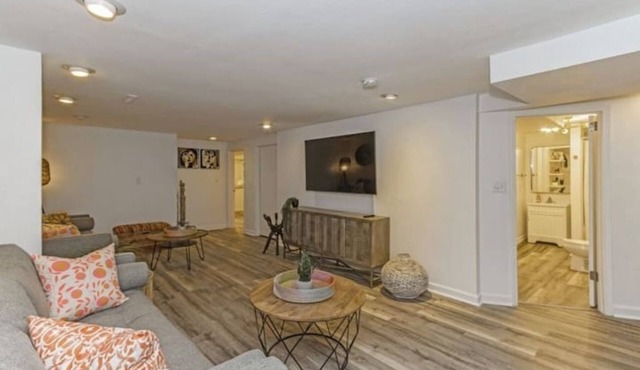 The Bohemian-Vibrant home blocks from Kinnick/UIHC