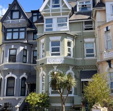 The Boho - 4 min walk to beach & town