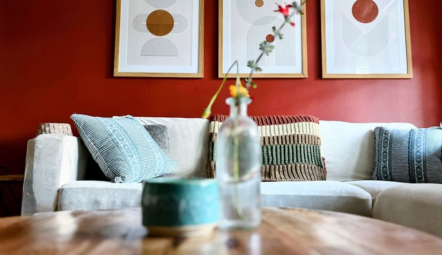 The BOHO Bungalow - NEW listing - Close to BNA, Broadway, Zoo, Opry and Geodis
