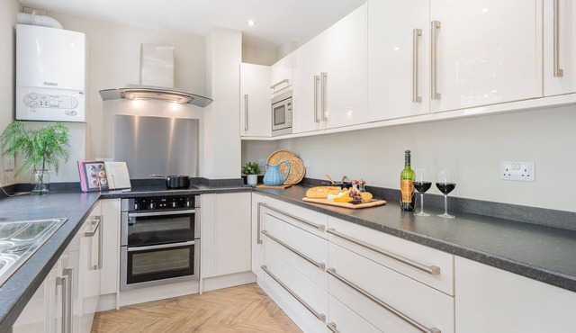 The Bolt Hole -Luxury 3 bed cottage with hot tub!