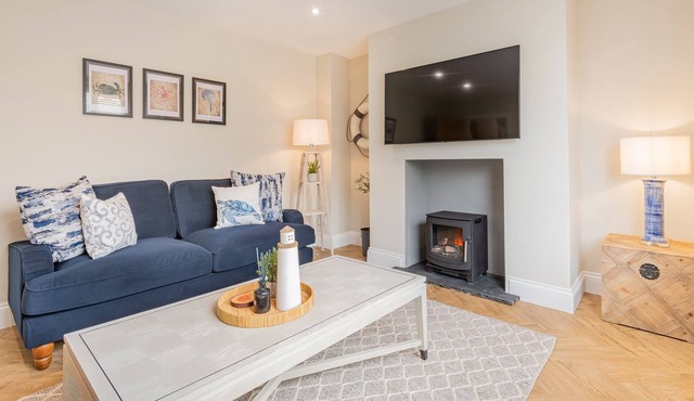 The Bolt Hole -Luxury 3 bed cottage with hot tub!