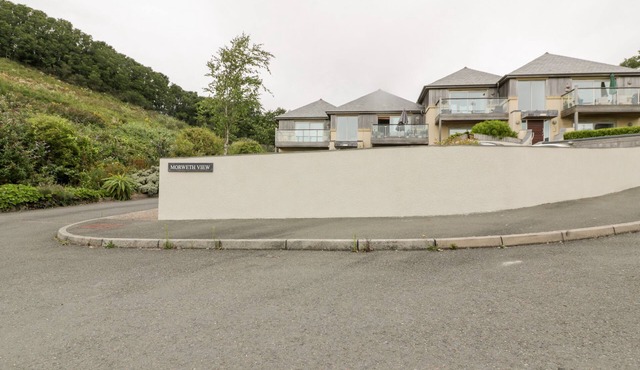 THE BOLT HOLE, pet friendly, luxury holiday cottage in Downderry