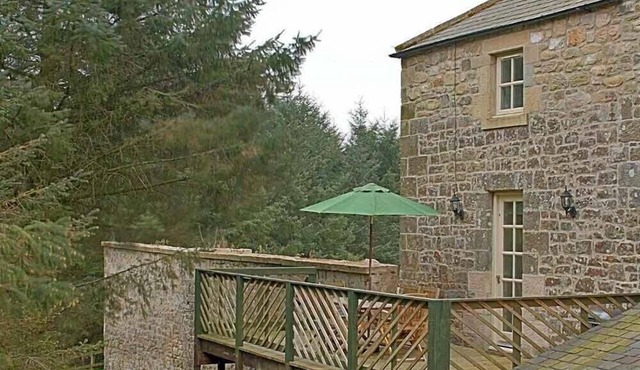 THE BOLTHOLE, family friendly, character holiday cottage in Eglingham