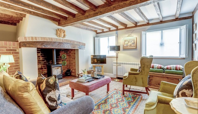 The Bolthole | Oxfordshire Holiday Let | 2 Beds & Sleeps 3