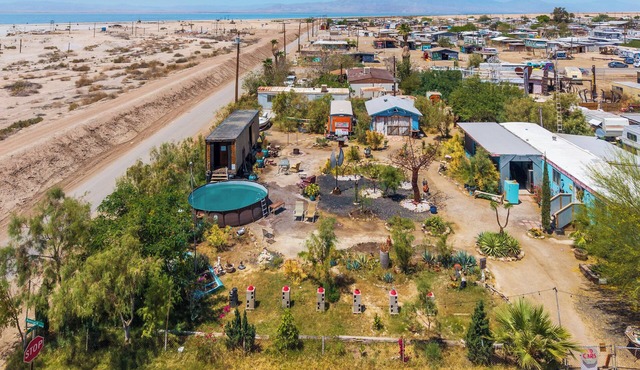The Bombay Beach Institute: Surreal 3BR Art House by the Salton Sea, WiFi & A/C