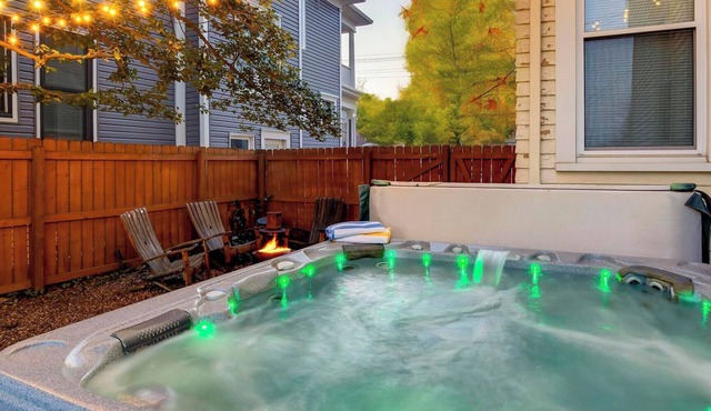 The Bonnycastle 6BR New Orleans Speakeasy Hot Tub, Private Backyard & Playground