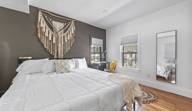 The Bookstore · Private Parking · King Beds · Downtown Rockport· Dog Friendly