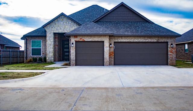 The Boomer Nest in Norman. nSpacious 4-bedrooom home. Safe & Quiet surroundings