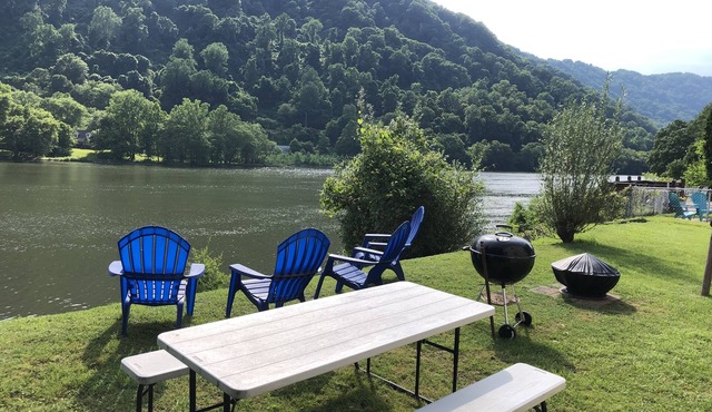 The Boomer: sky, river, and mtn your postage stamp for a week of relaxation!