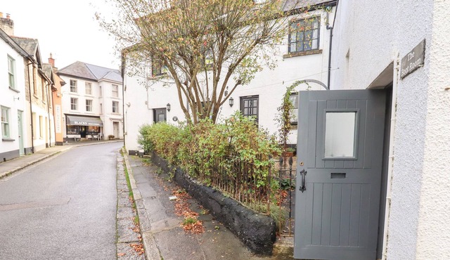 THE BOOT ROOM, pet friendly, character holiday cottage in Chagford