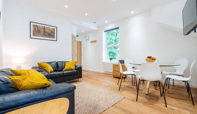 THE BOTANICAL FLAT 1, pet friendly in Sharrow