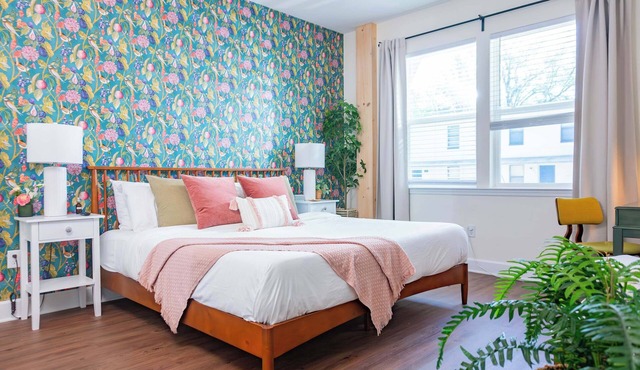 The Botanical Suite. Newly Built, Upscale, Central