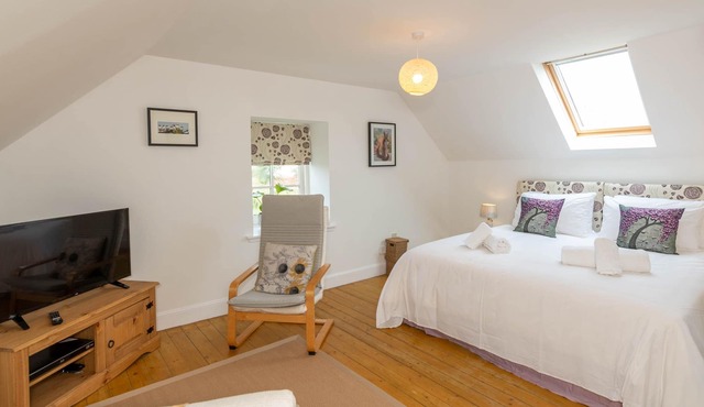 The Bothy at Easter Bendochy Perthshire - sleeps 2 guests in 1 bedroom