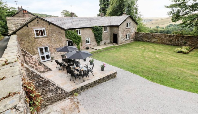 THE BOTHY, pet friendly, character holiday cottage in Wildboarclough