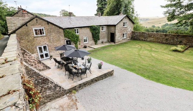 THE BOTHY, pet friendly, character holiday cottage in Wildboarclough