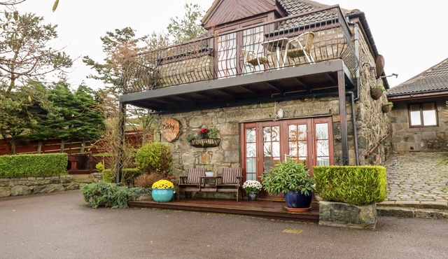 THE BOTHY, pet friendly, country holiday cottage in Newtonhill