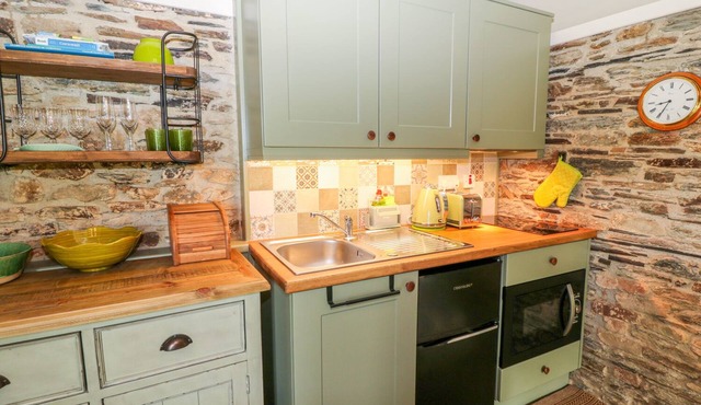 THE BOTHY, romantic, character holiday cottage in Callington