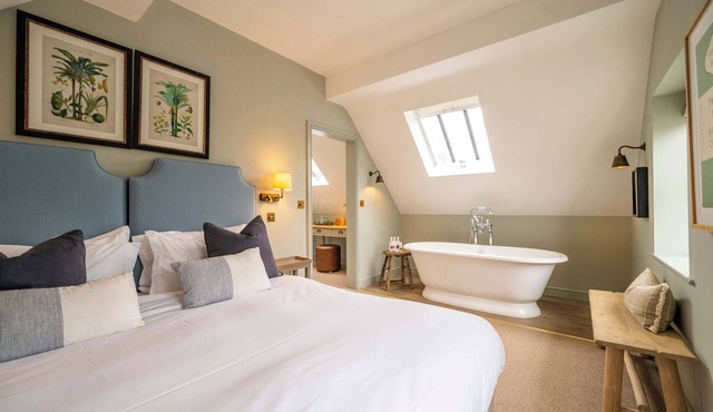 The Bottle & Glass Inn - Deluxe inc bath - Room 3