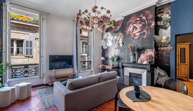 The Boudoir des Capucins near Canebière – Train Station – Ol