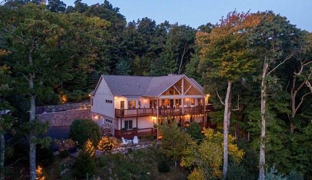 The Boulders - 1 mi from Parkway, Hot Tub, 50-Mile Views, Pool Table, Wet Bar