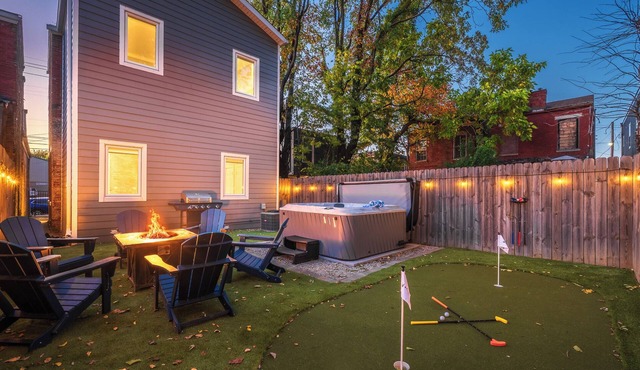 The Boulevardier ~ Hot Tub, Fire Pit, Mini Golf, BBQ