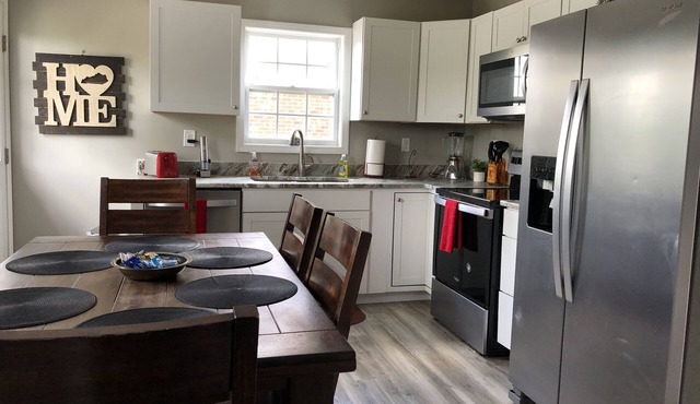 THE BOURBON BARREL - Close to Louisville, E-town, and Glendale!