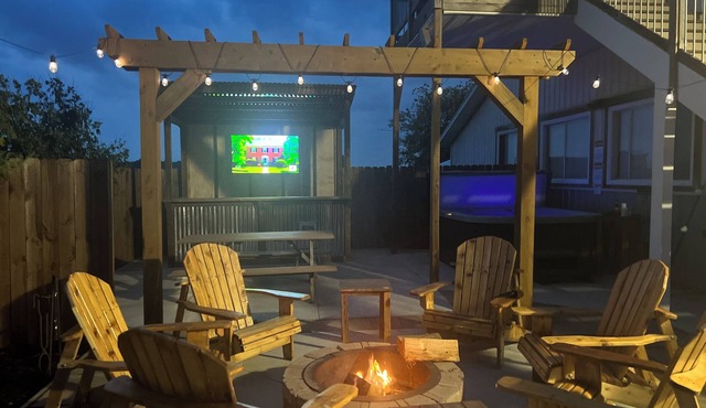 The Bourbon Barrel !NEW patio & firepit area!