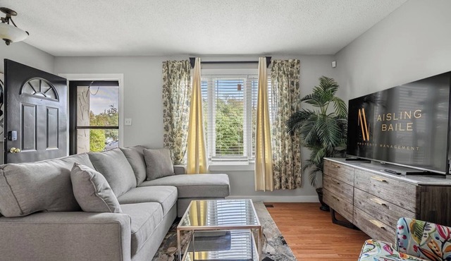 The Bow Nest | Fenced Backyard | Fireplace | Pets