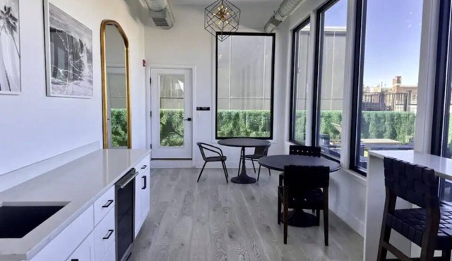 The Bow – Your Chic Urban Retreat in Fells Point, Baltimore!