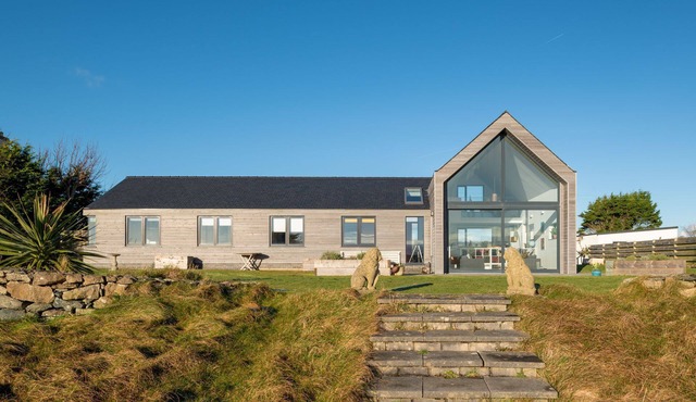The Brackens : Beachfront 3-Bed Estuary Home in Malltraeth | Managed by Anglesey Holiday Lettings