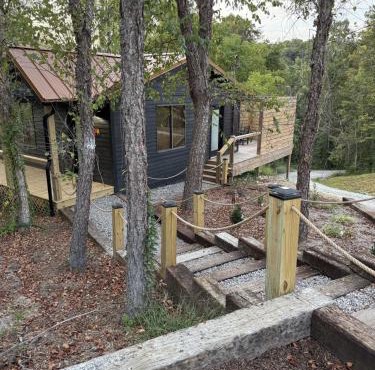 The Brady Retreat Hot tub and pool