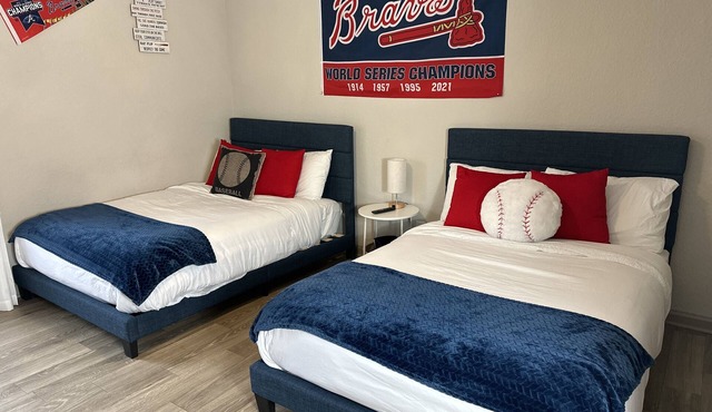 The Brave's 1st Base 2BD-2BTH, Free PRK, 5 min walk to Truist Park & The Roxy