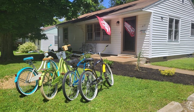 The Bread & Butter-Near IU-2 Kings-1 Qu.-7 Parking Spaces and Bicycles!nn