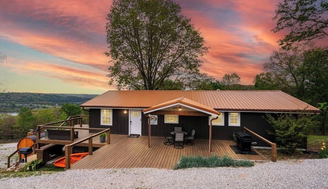 The Breakaway at Table Rock- Sauna, Hot Tub, Kayak, Full Upper and Lower Porches