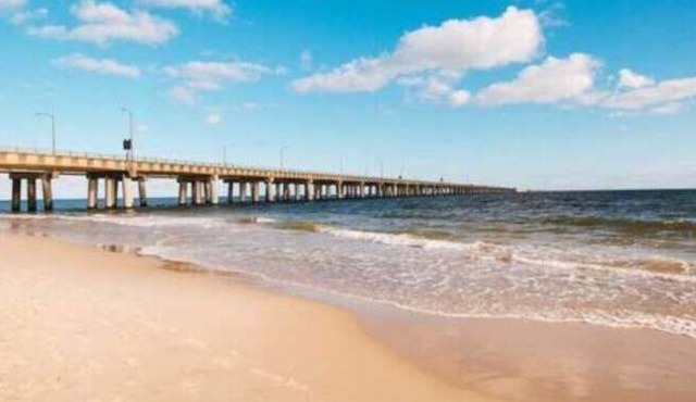 The Breeze ⭐️ 3BR Beach Home w/Balcony & King bed