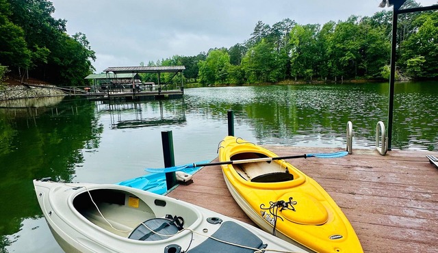 The Breeze on Lake Hartwell Pet Friendly Dock