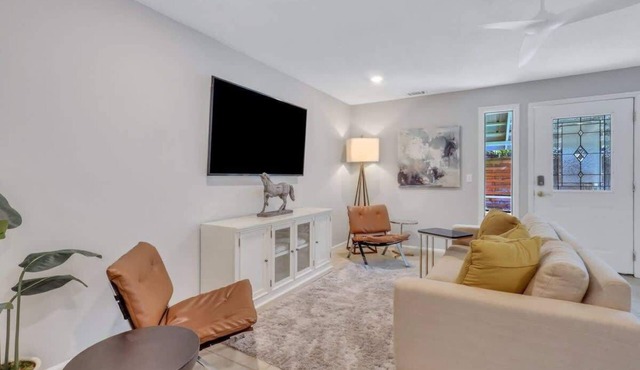 The Breezy Bee - 1 Bedroom Cottage