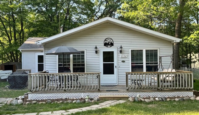 The Breezy Birch House- 0.25 miles from the beach