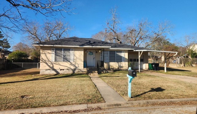 The Brenham Abode is pet friendly and conveniently located close to downtown.