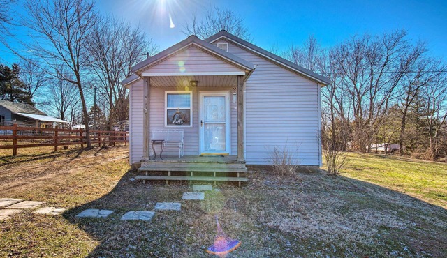 'The Brewer Guesthouse' Tiny Home w/Patio & Yard!
