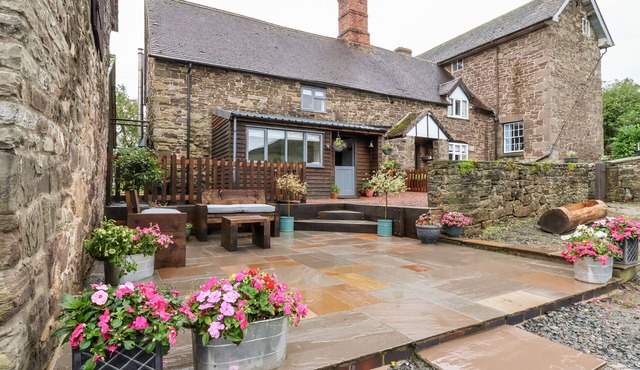 THE BREWHOUSE, family friendly, with a garden in Church Stretton