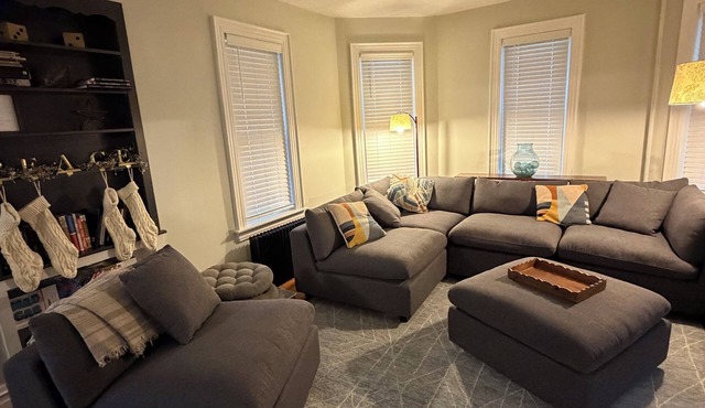 The Brick house on Lincoln-Walk to Shops, 15 Min to Gettysburg