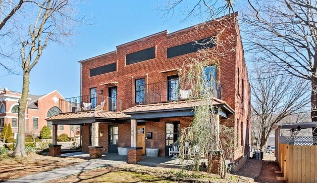 The Brick House - Walk DT or U of A - 3 Suites