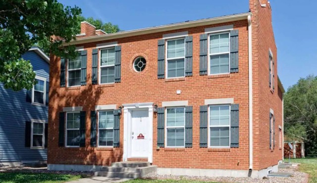 The Brickhouse in Nauvoo Sleeps 18!