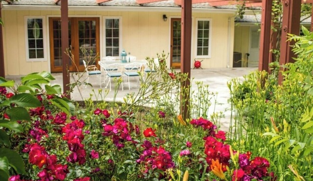 "The Bridge House"nRelax & Recharge in a Spacious 5-Bedroom House: Pool, Wifi