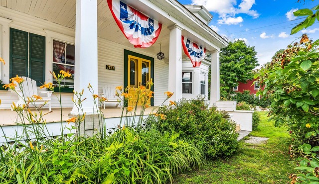 The Bridgewater Inn | Historic Home | Fireplaces
