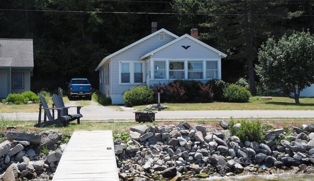 The Bright and Breezy - Lakefront with Spa!