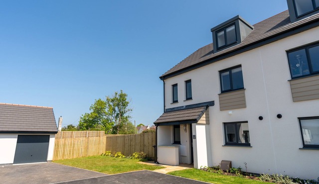 THE BRIGHT HOUSE, family friendly, with a garden in St Columb Major