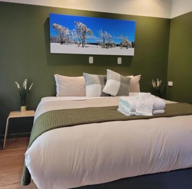 The Bright Motor Inn